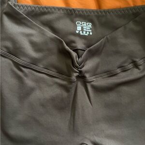 Scrunch-Back High-Waist Leggings in Dark Brown - Women